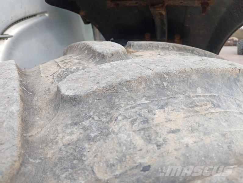 Valtra N122 Трактори