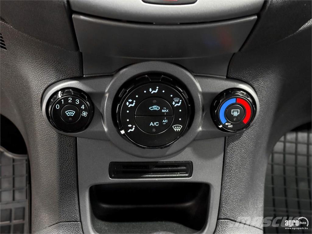 Ford Fiesta Автомобілі