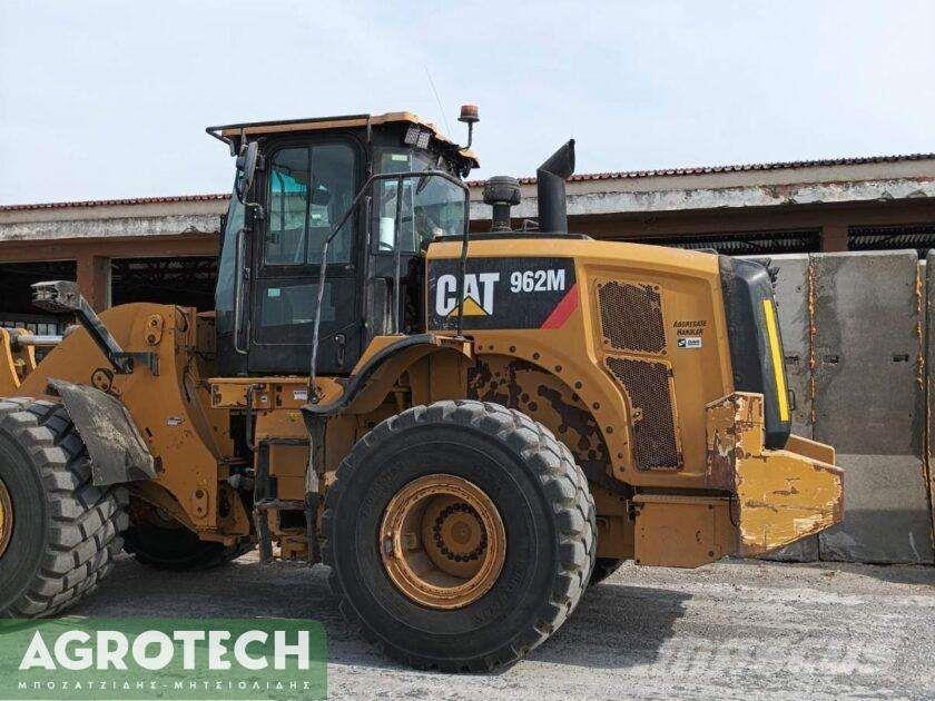 CAT 962M Трактори