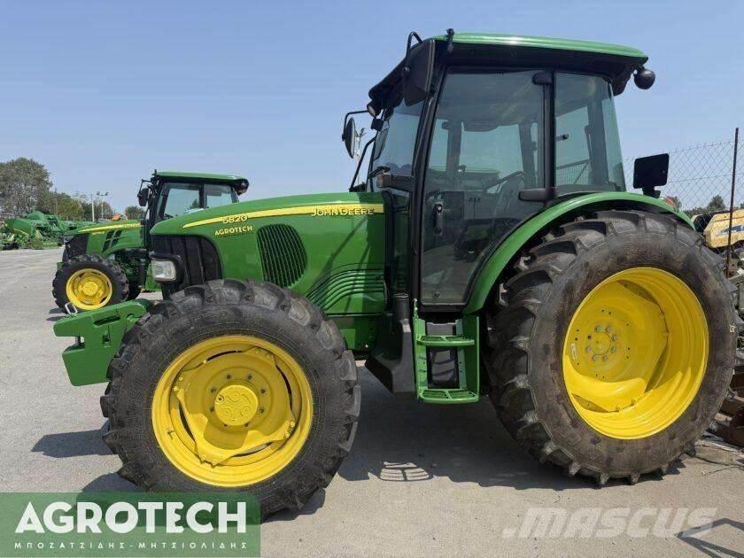 John Deere 5820 Трактори