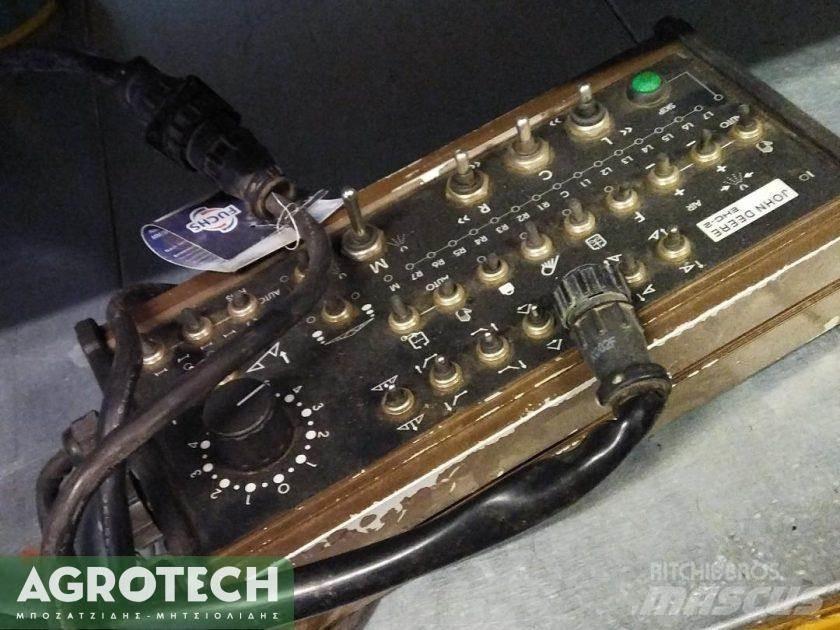 John Deere 840i Трактори