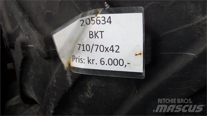 BKT 710/70R42 Шини