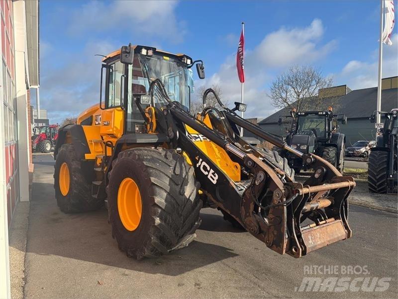 JCB 427 Agri Фронтальні навантажувачі