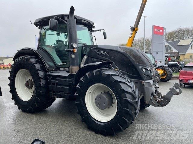 Valtra S374 Трактори
