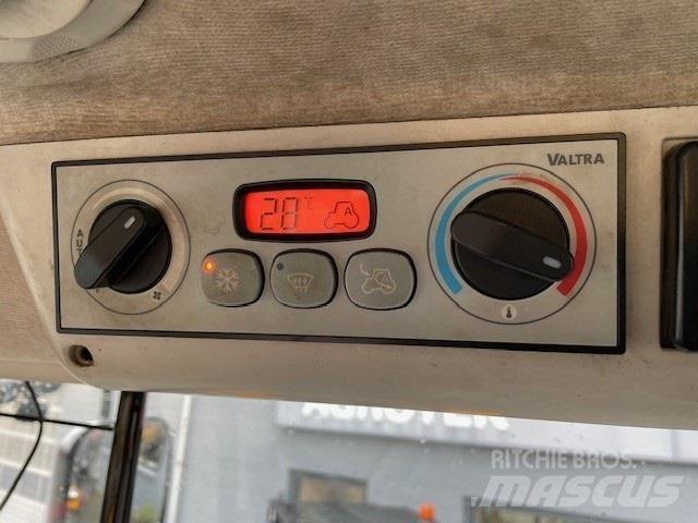 Valtra S374 Трактори