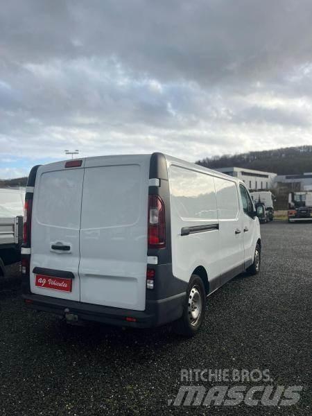 Opel Vivaro Мікроавтобуси