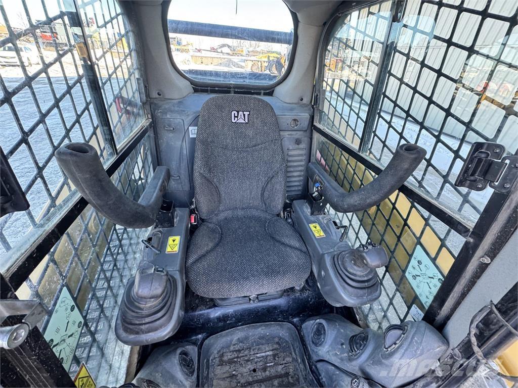 CAT 257D Міні-навантажувачі