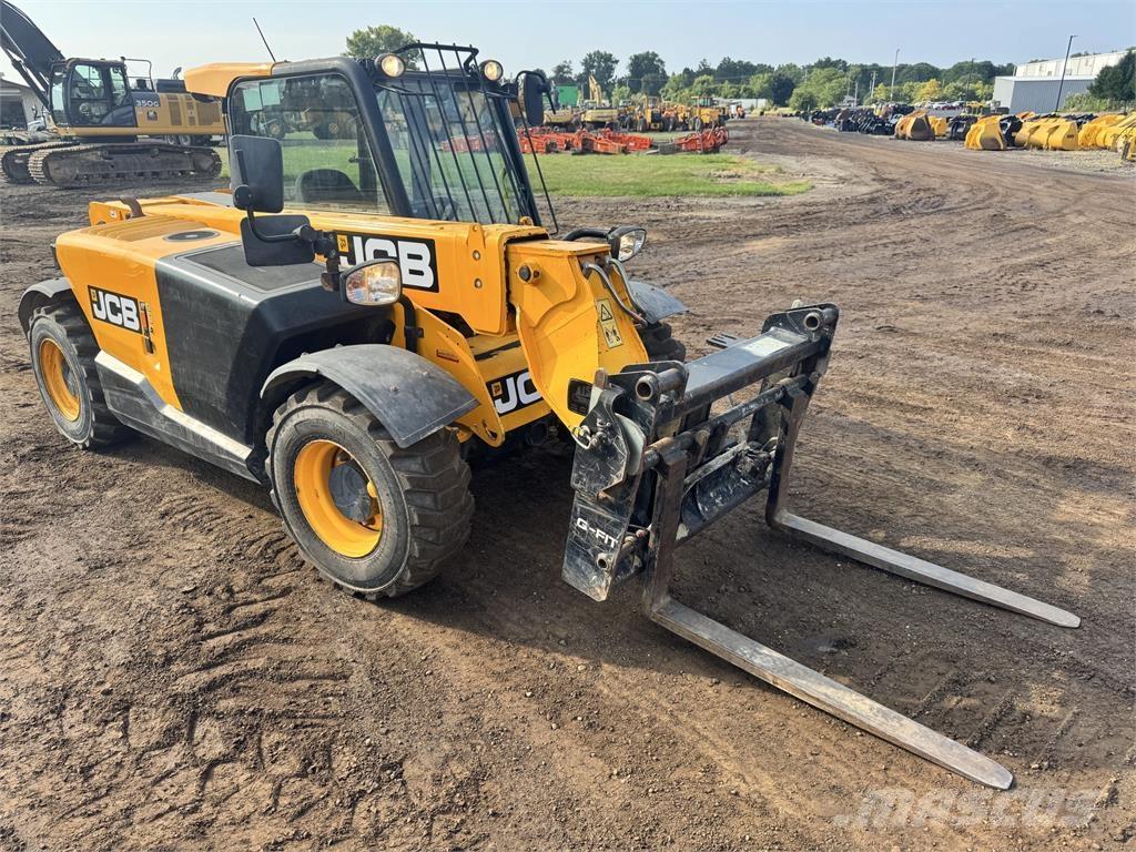 JCB 525-60 Телескопічні навантажувачі
