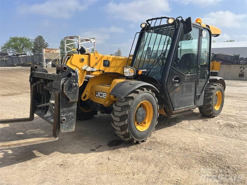JCB 525-60 Телескопічні навантажувачі