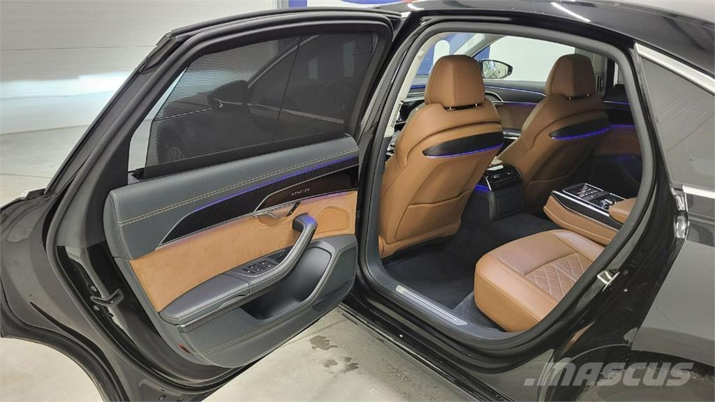 Audi A8 Автомобілі