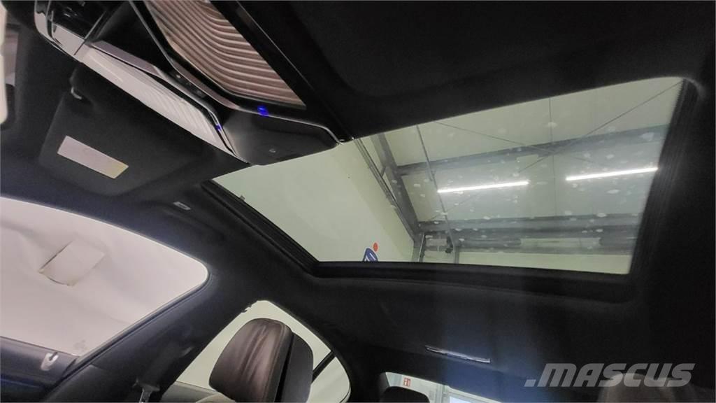 BMW 740 Автомобілі