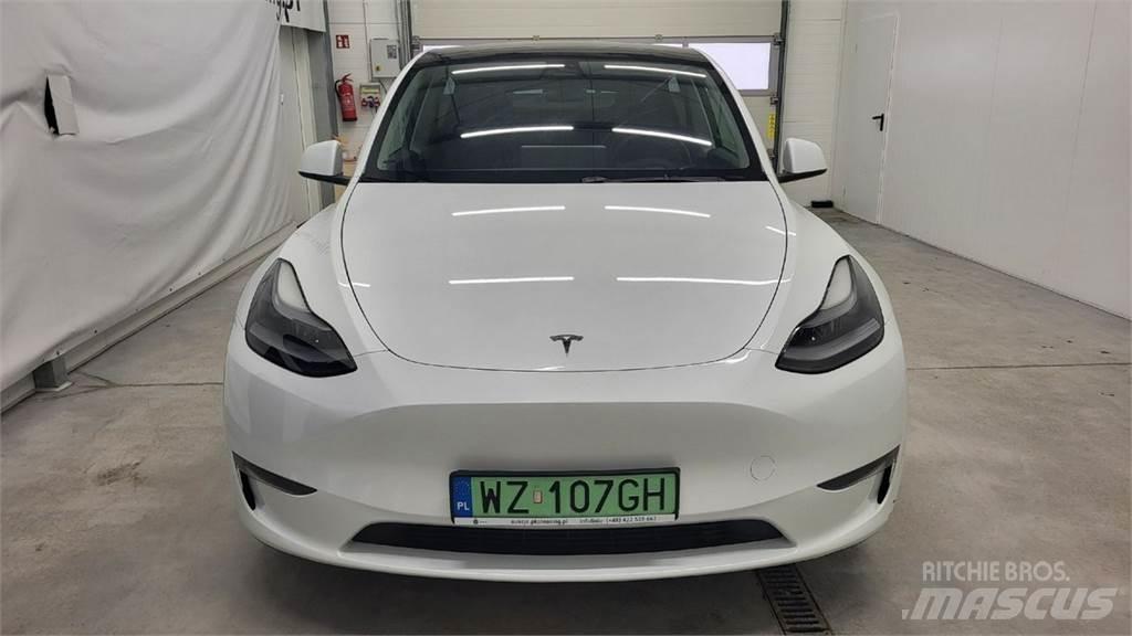 Tesla Y Автомобілі