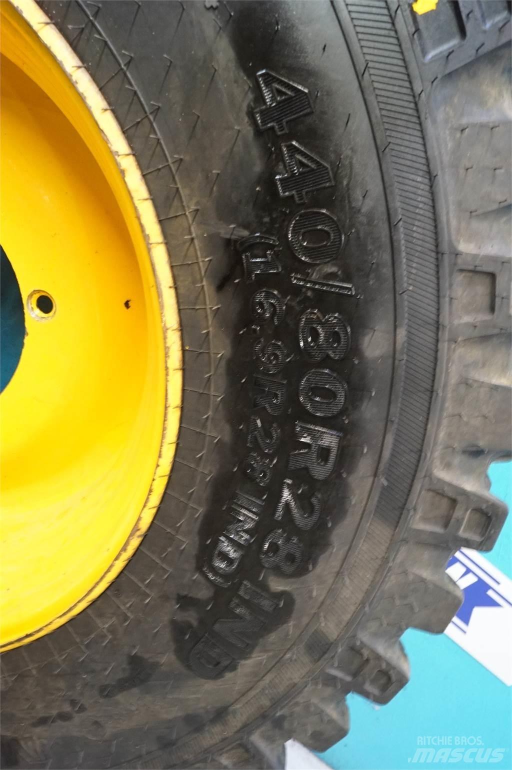  28 440/80R28 Шини