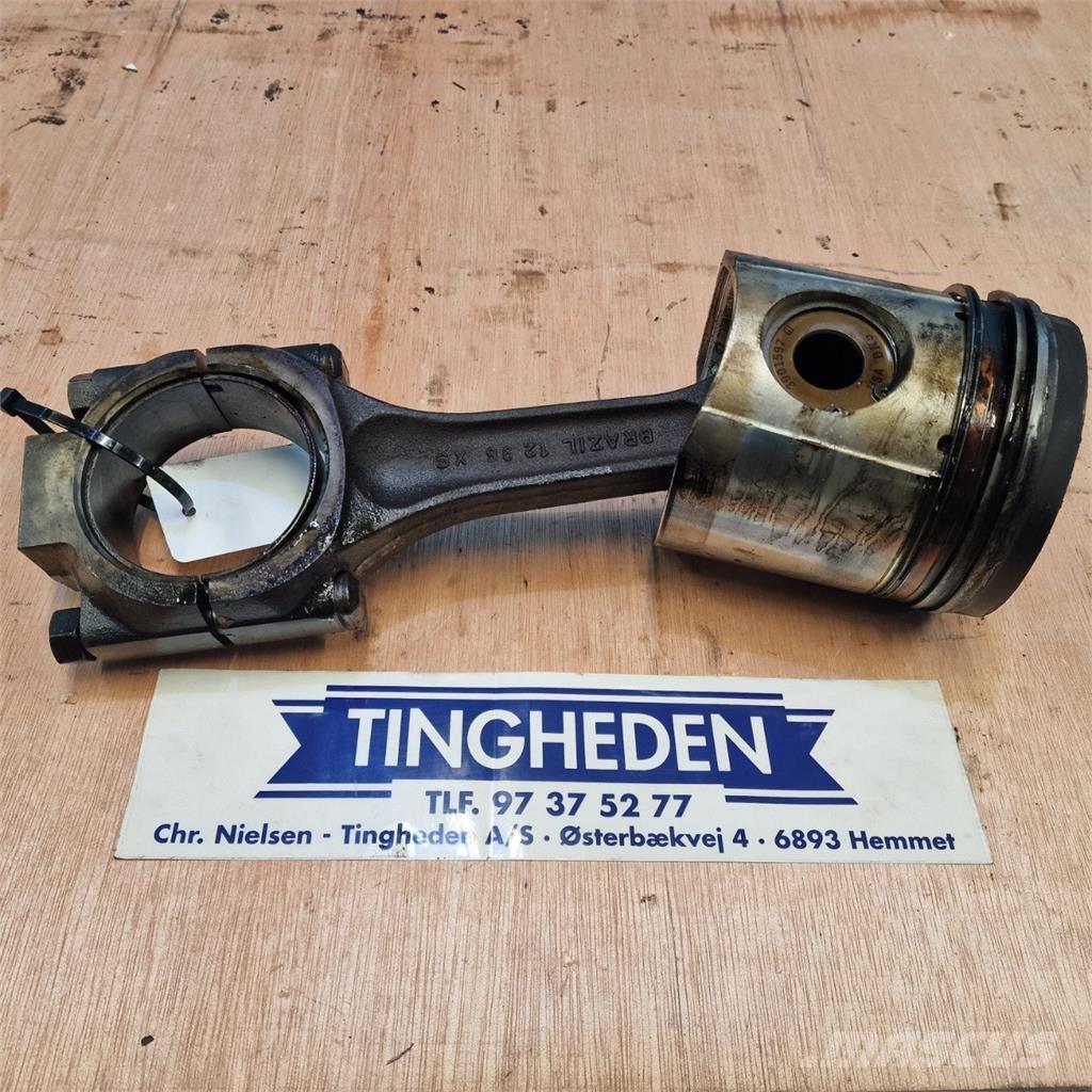 CASE 2188 Двигуни