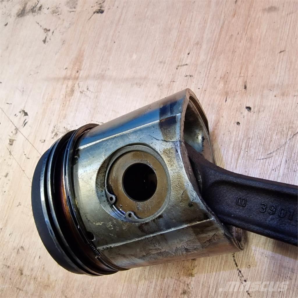 CASE 2188 Двигуни