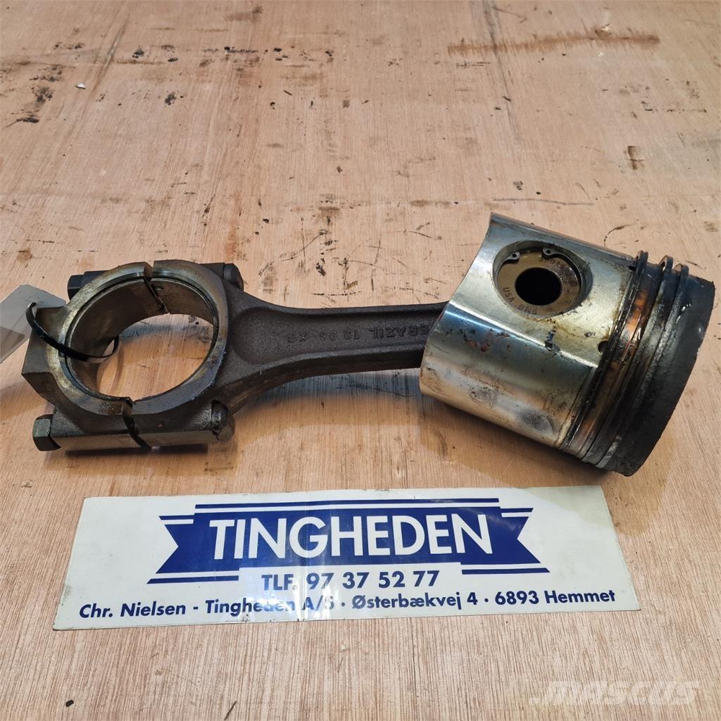 CASE 2188 Двигуни