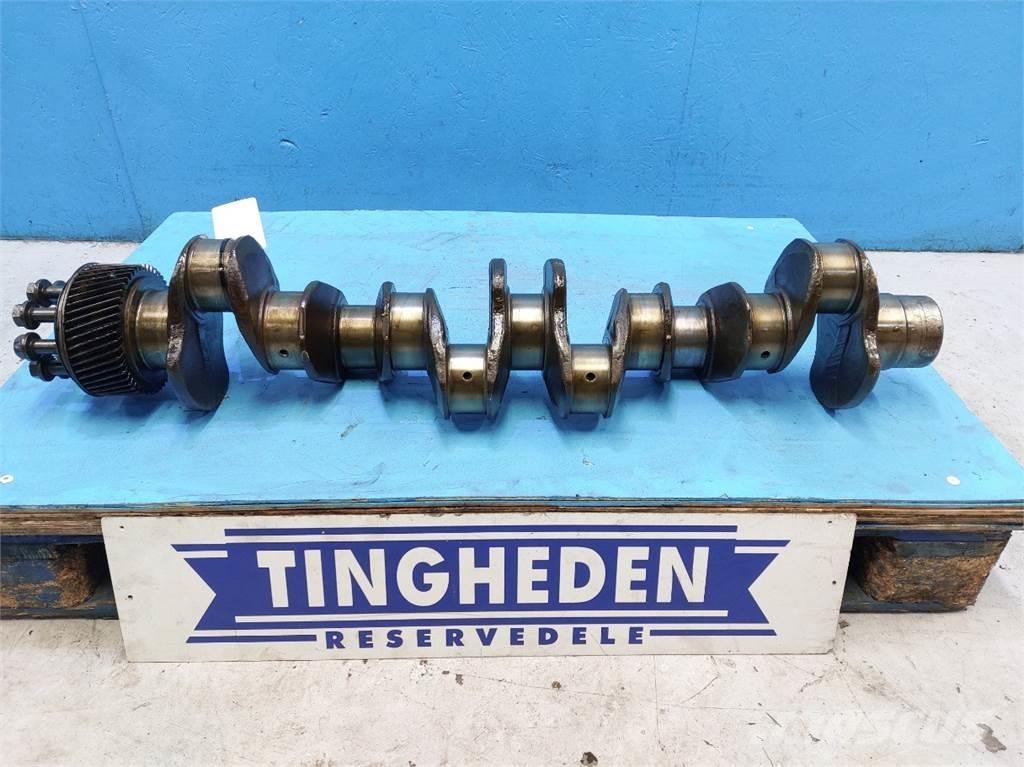 CASE 7010 Двигуни