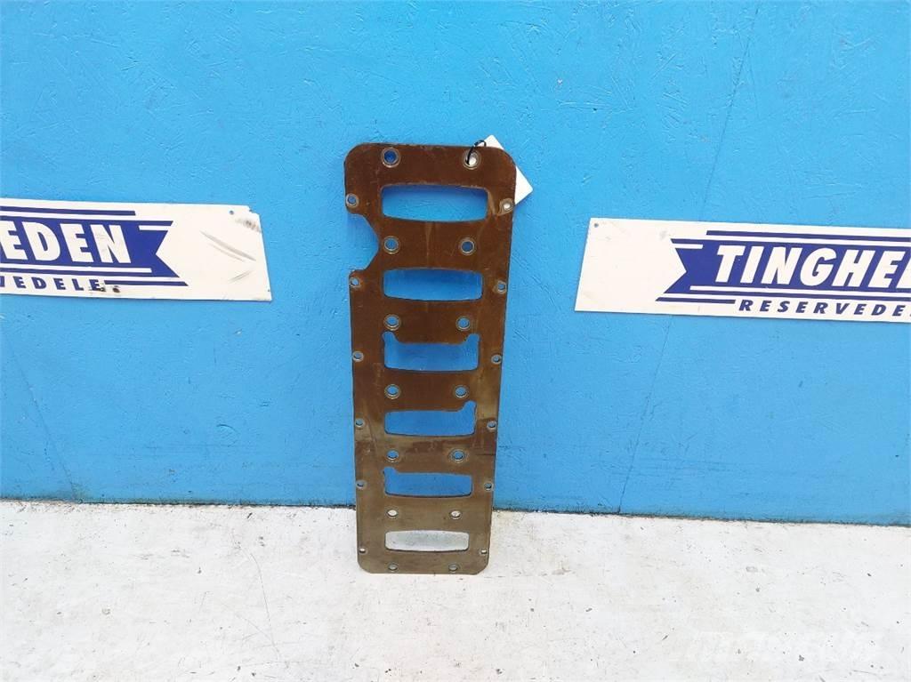 CASE 7010 Двигуни