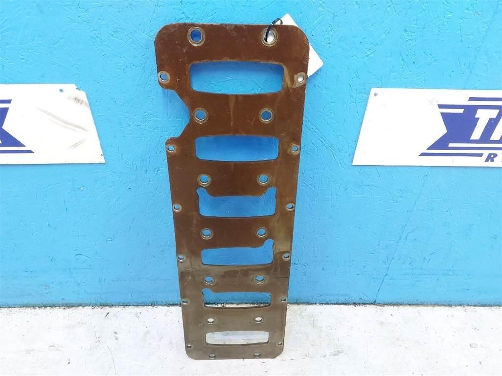 CASE 7010 Двигуни