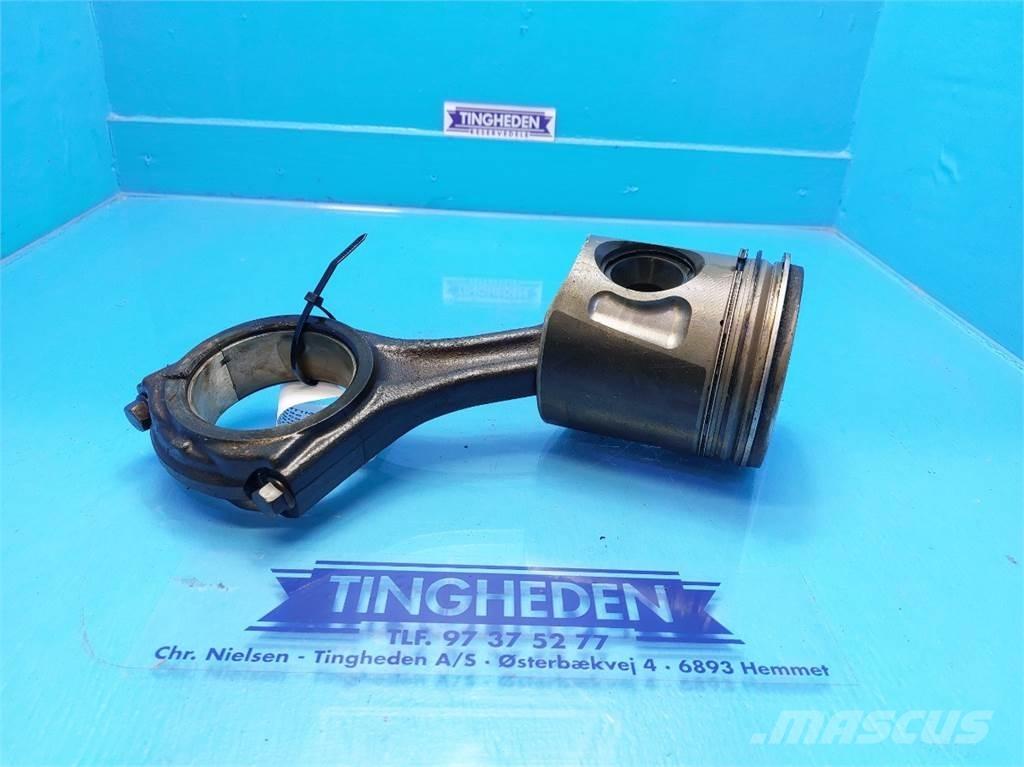 CASE 7010 Двигуни