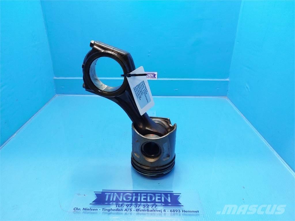 CASE 7010 Двигуни