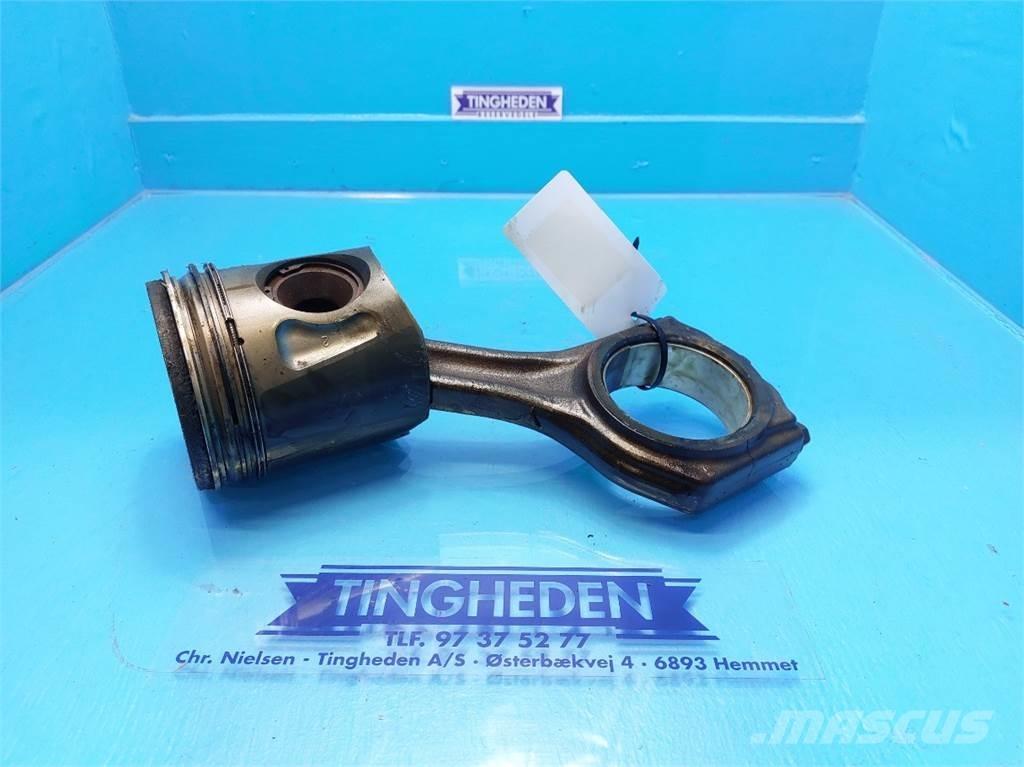 CASE 7010 Двигуни