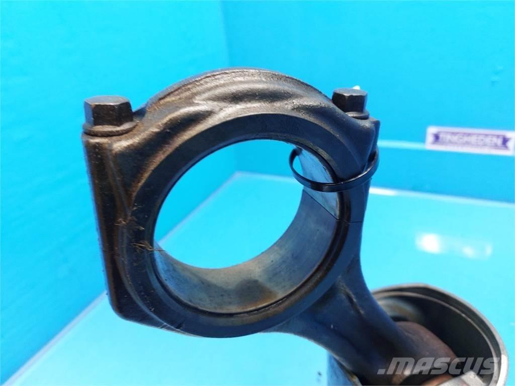 CASE 7010 Двигуни