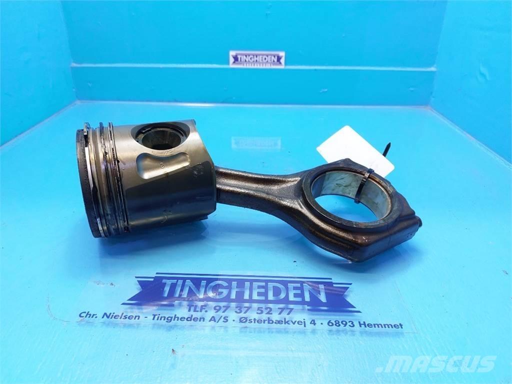 CASE 7010 Двигуни