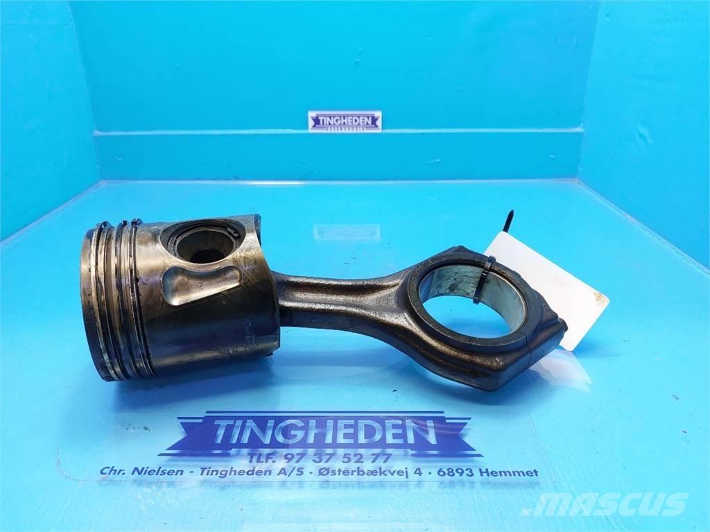 CASE 7010 Двигуни