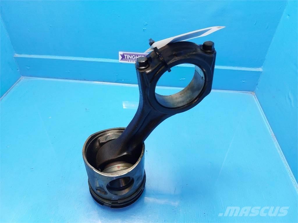 CASE 7010 Двигуни