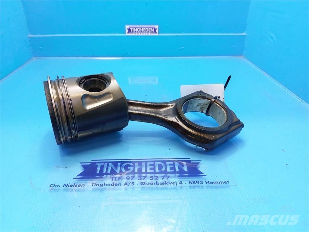 CASE 7010 Двигуни