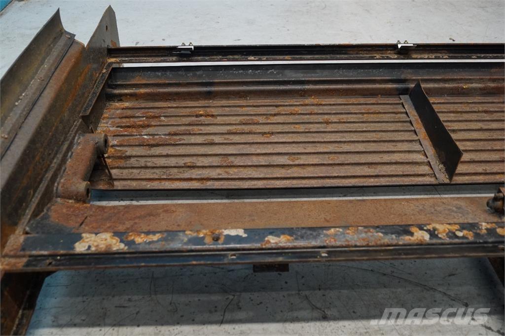 CASE 8010 Розсіювачі солі та піску
