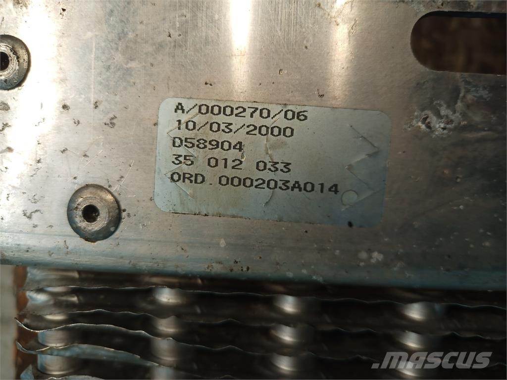 CASE CF80 Радіатори
