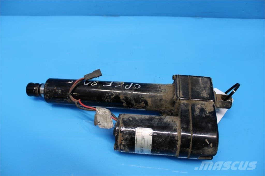 CASE CF80 Електроніка