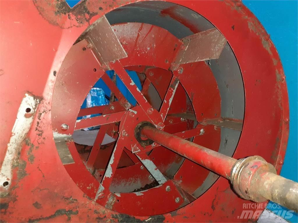 Case IH 1620 Розсіювачі солі та піску