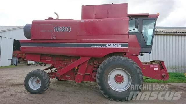 Case IH 1680 Зернозбиральні комбайни