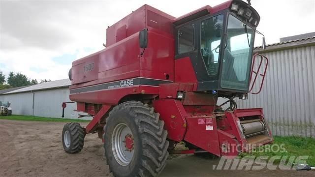 Case IH 1680 Зернозбиральні комбайни