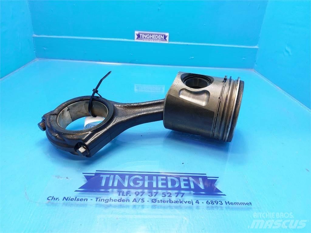 Case IH 7010 Двигуни