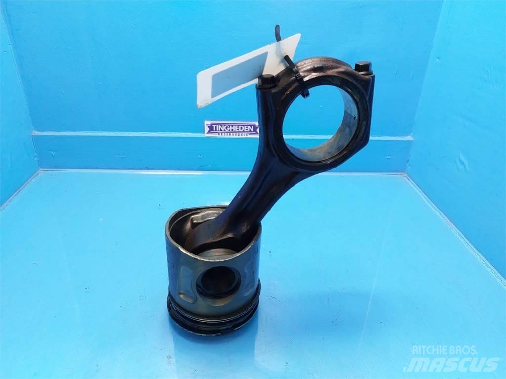 Case IH 7010 Двигуни