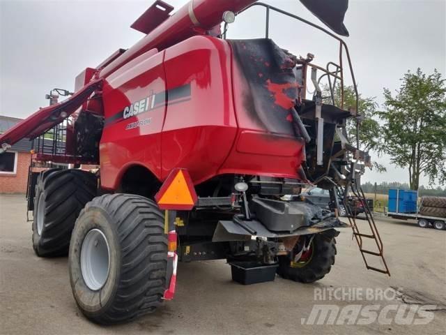 Case IH 8010 Зернозбиральні комбайни