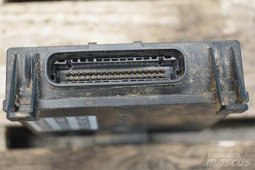 Case IH 8010 Електроніка