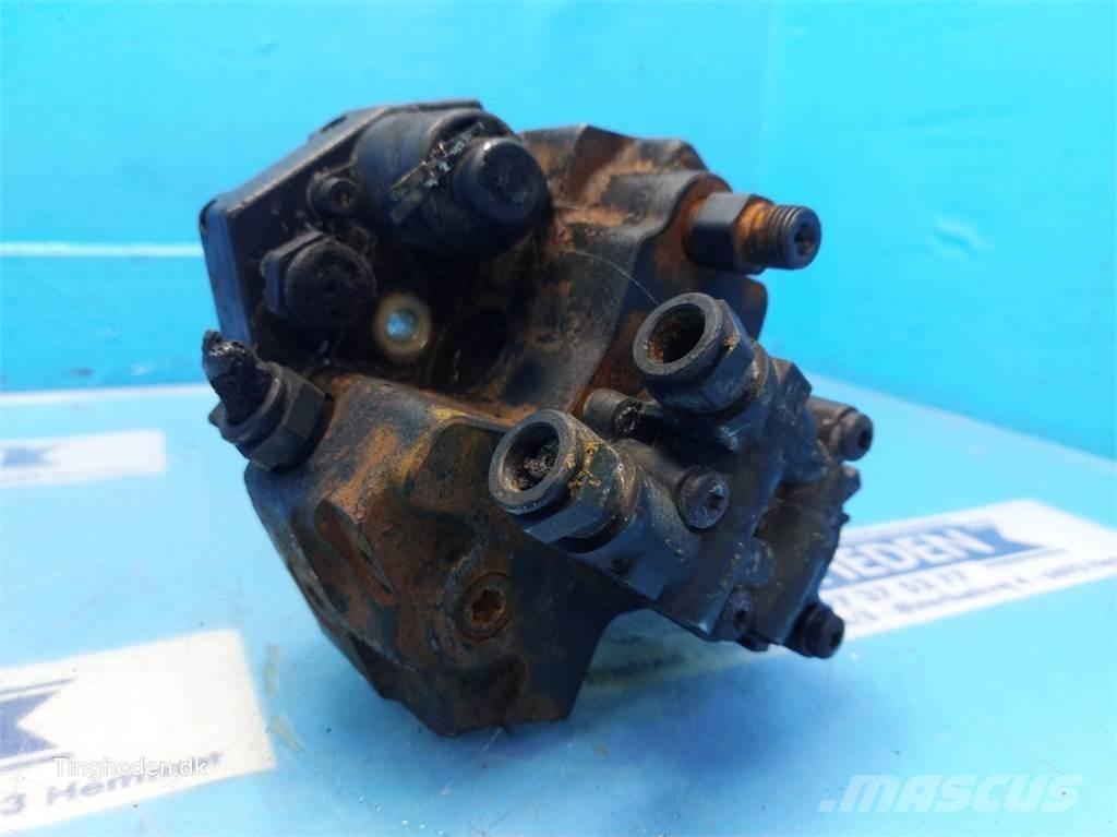 Case IH 821E Двигуни