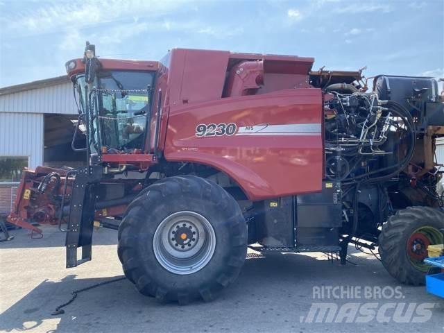 Case IH 9230 Зернозбиральні комбайни