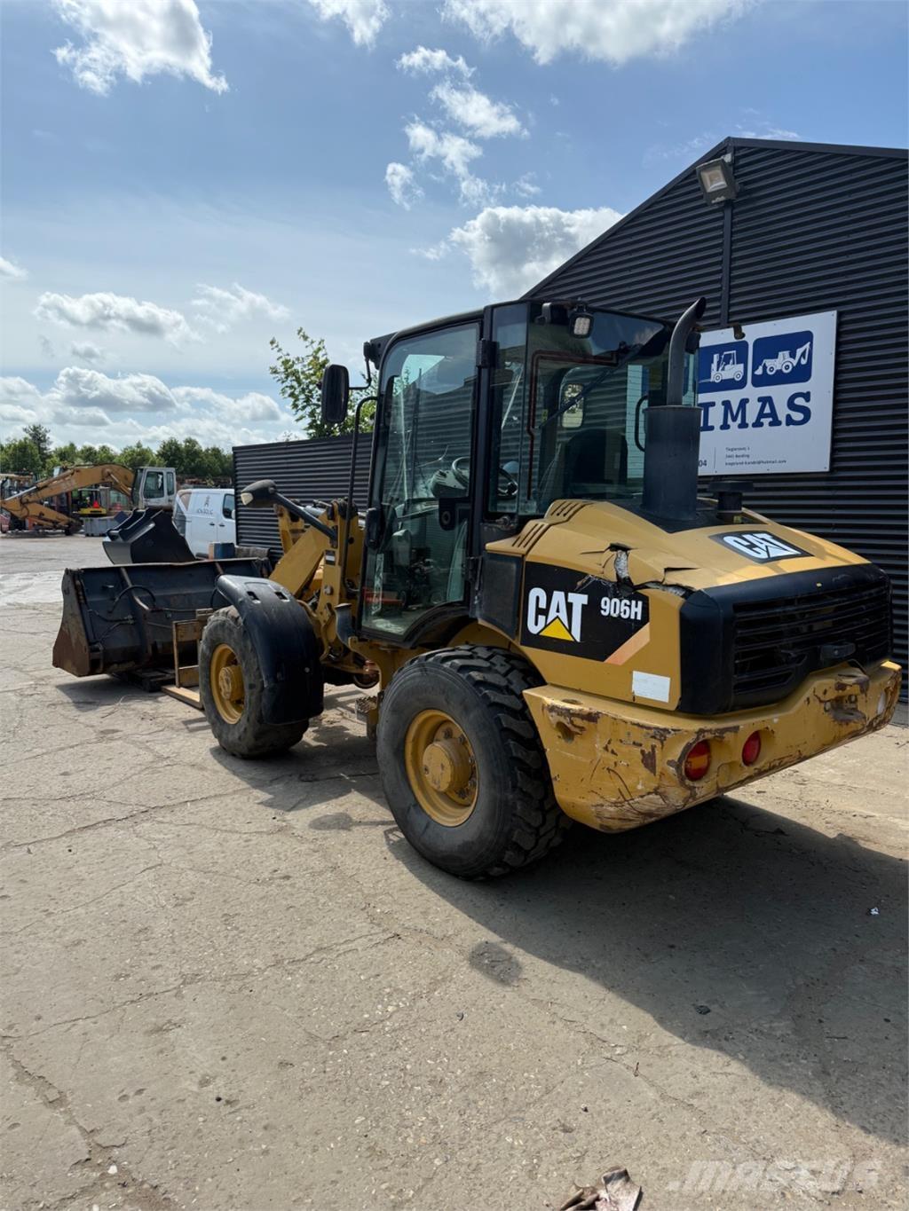 CAT 906H Фронтальні навантажувачі