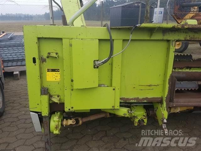CLAAS 6218 8R Кормозбиральні комбайни