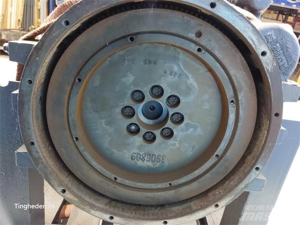 Cummins 6LTAA8.9 Двигуни