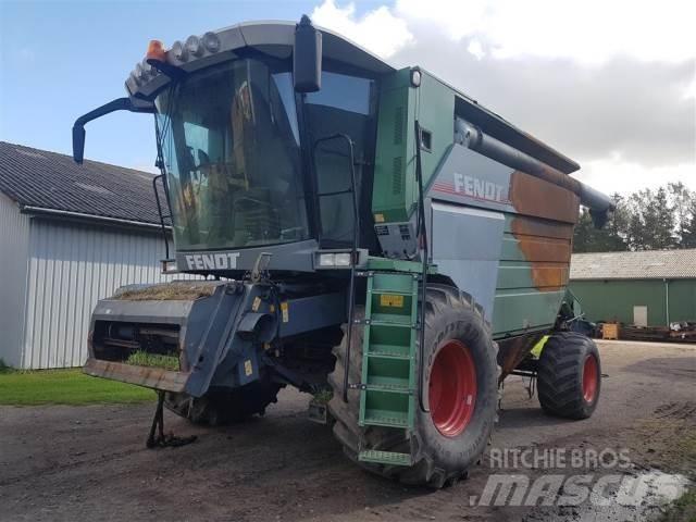 Fendt 8300 Зернозбиральні комбайни