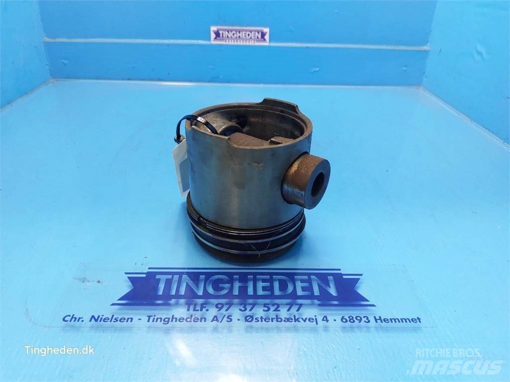 Ford 678 HT Двигуни