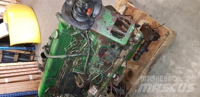 Ford 826F Двигуни