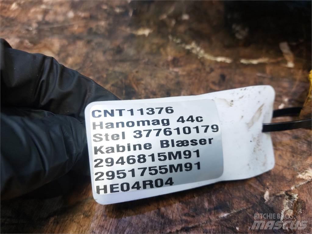  Hannonag 44C Кабіна